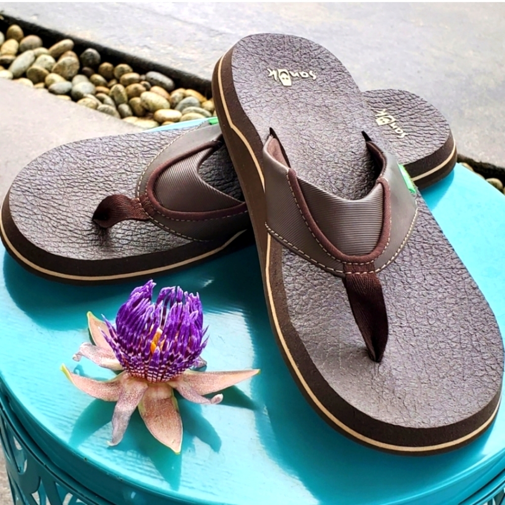 Sanuk Men's Beer Cozy flip flops-Brown, sz 8